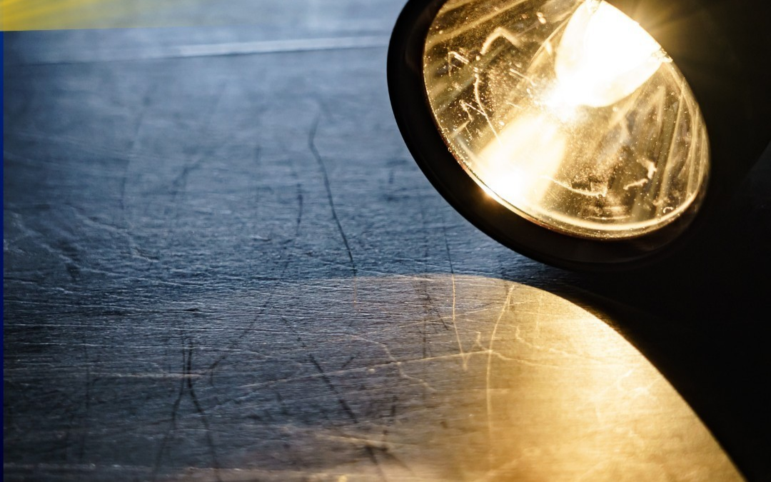 Das Plakat zeigt eine Lampe mit der Überschrift "Licht-Blicke Krippenspiel 2026".